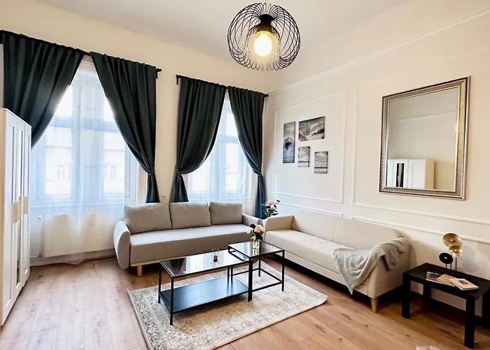 Jozsef 18 Apartment - 5 Mins To New York Cafe