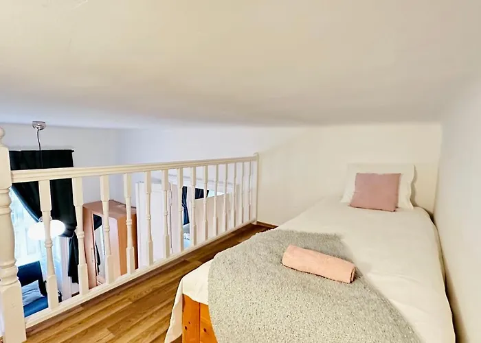 Jozsef 18 Apartment - 5 Mins To New York Cafe