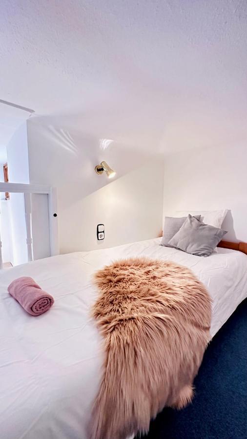 Homestay Jozsef 18 - 5 Mins To New York Cafe *